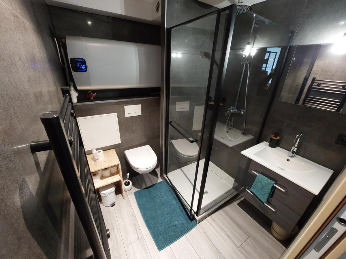 Studio Chambery Luaran gambar